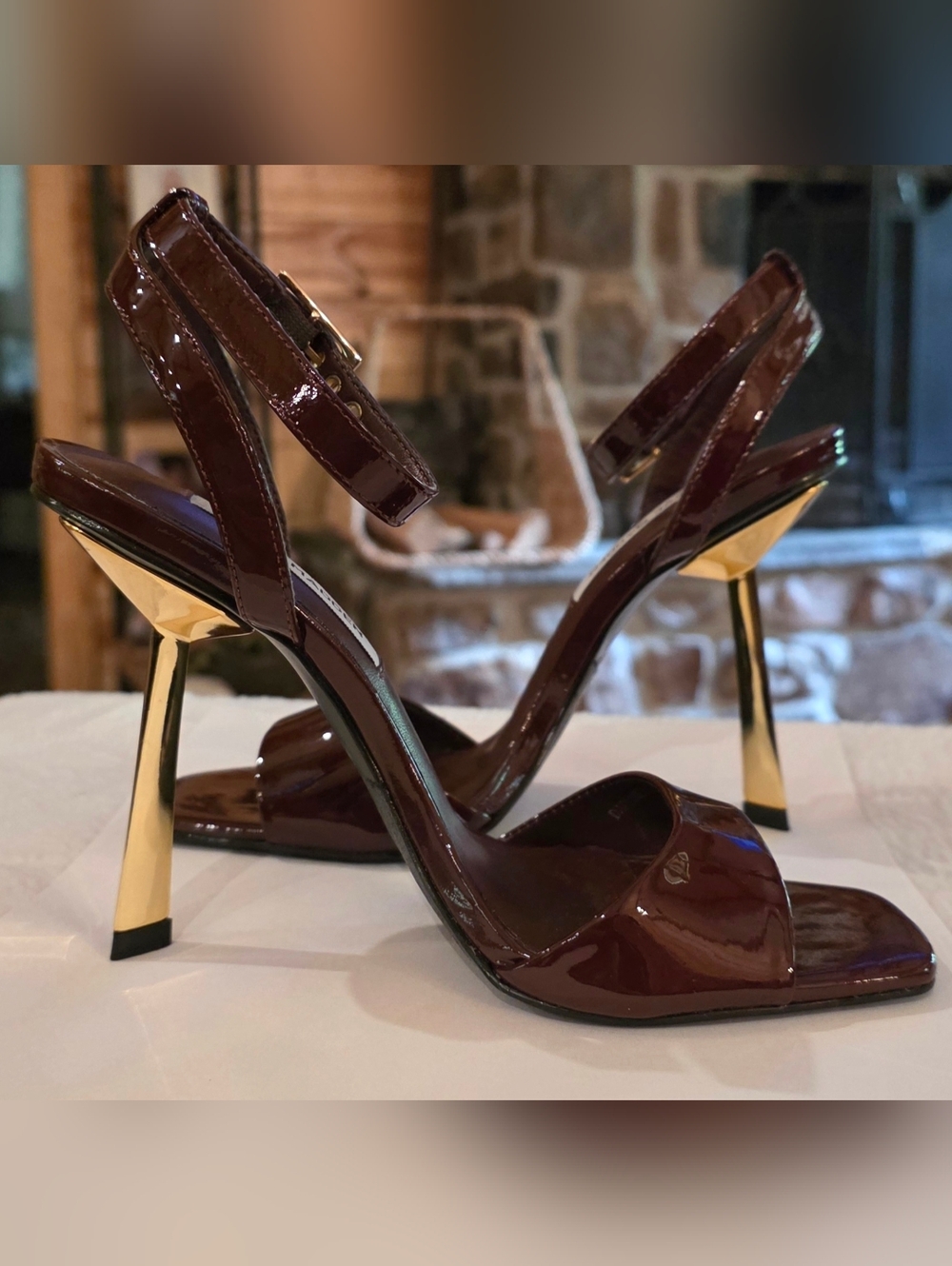 Steve Madden Burgundy And Gold Heels. - Picture 3 of 7